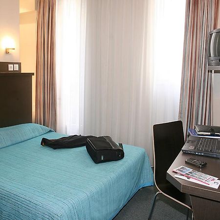 Hotel Amarys Simart Paris Quarto foto